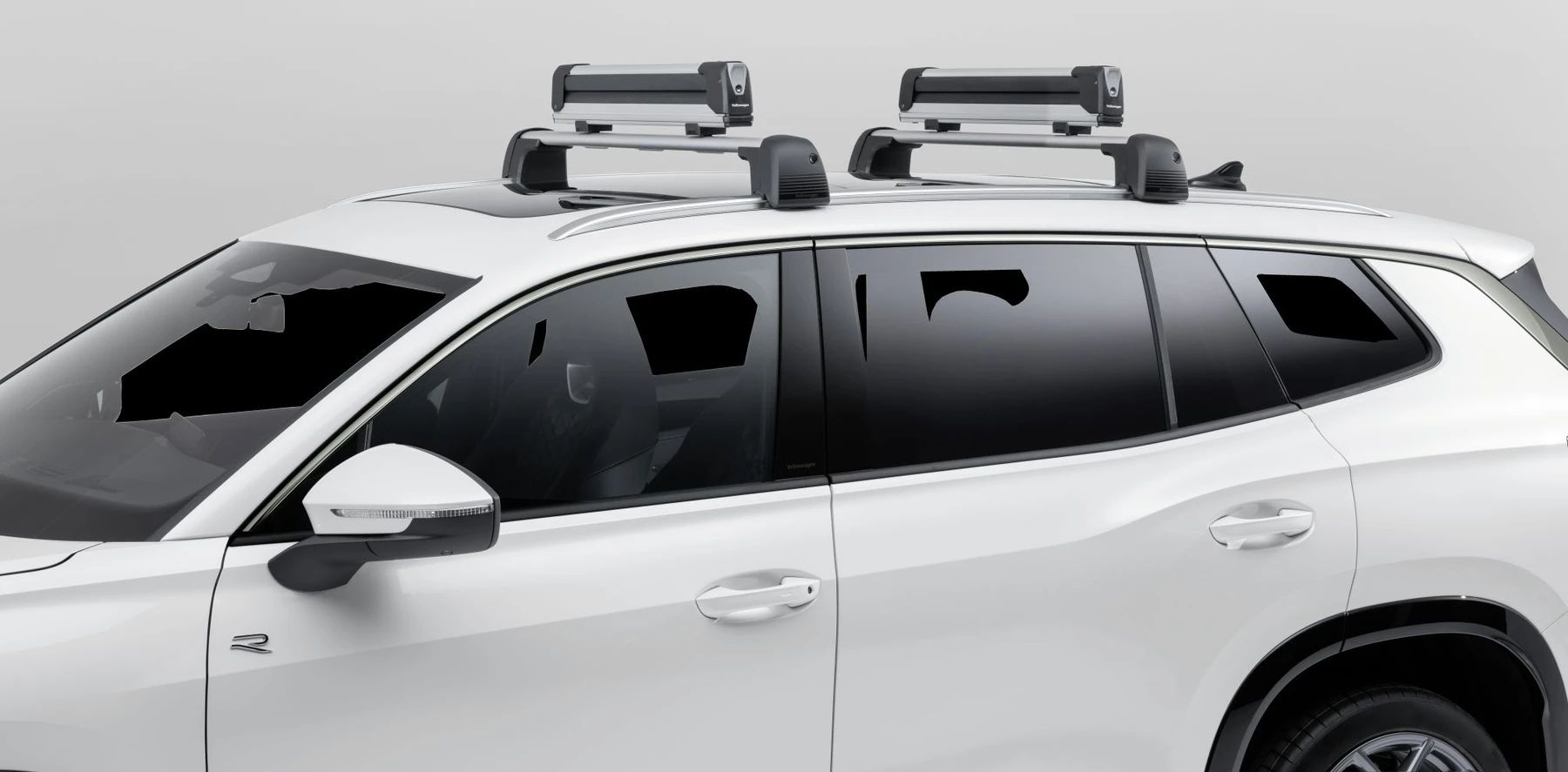 Volkswagen Original Ski- und Snowboardhalter „Premium“ ausziehbar (bis zu 4 Ski, Montage am Dach)