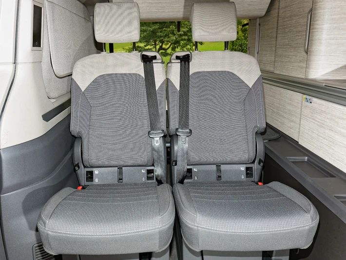 BRANDRUP® Second Skin ® Schlafsitz rechts, "Bright Dots Raven/Sandwick", Volkswagen T7 Cali